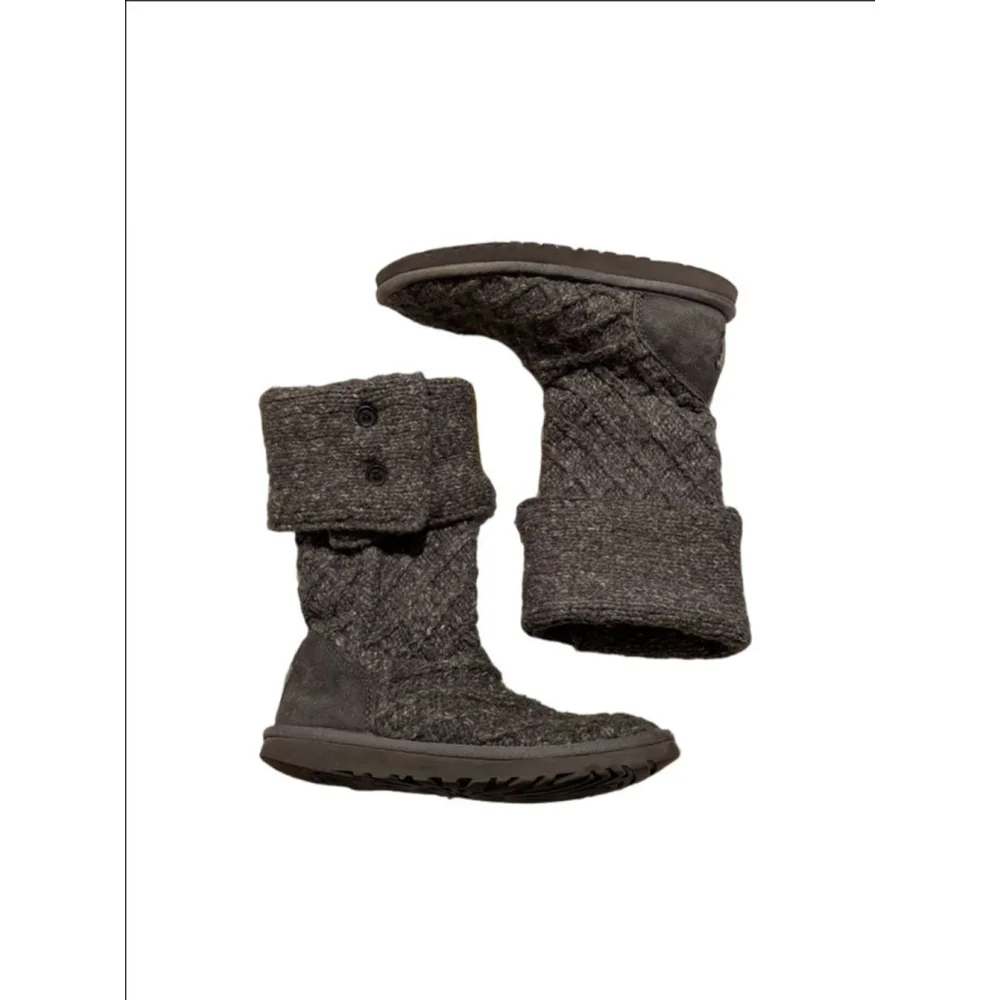 Women's UGG Gray Knit Cable Button Winter Boots Size 6